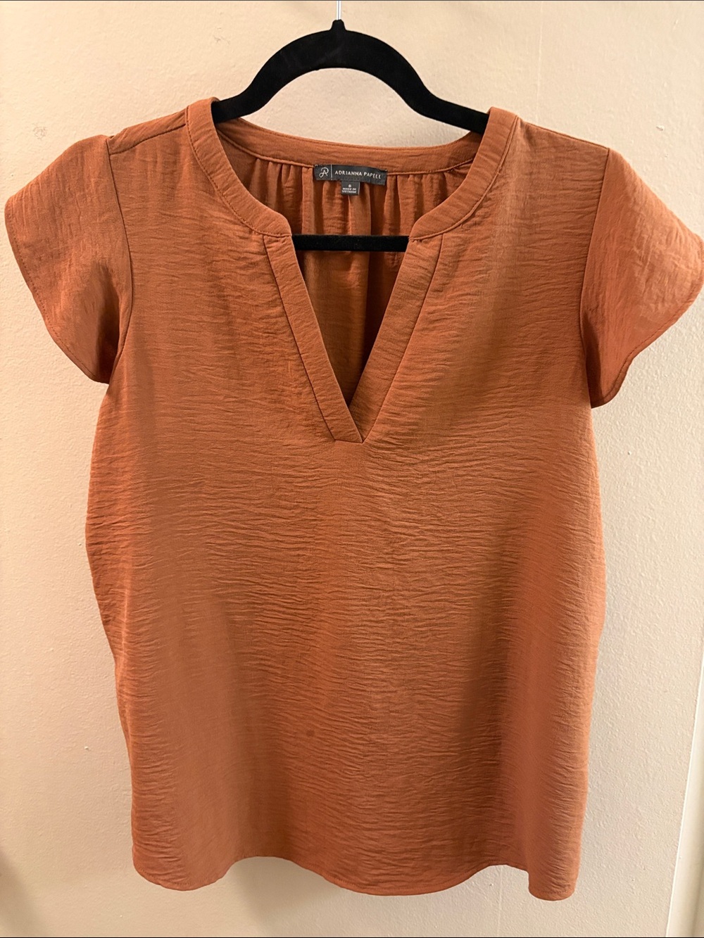 Adrianna Papell Terracotta Split V-Neck Short Sleeve Top